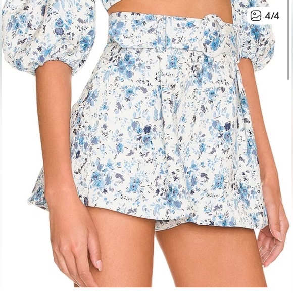 MAJORELLE Pants - NEW MAJORELLE Valentina Shorts in Baroque Blue Floral Boho White Women’s XL